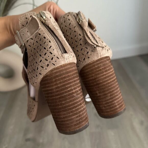 Crown & Ivy Genuine Leather Suede Heels - Picture 4 of 7